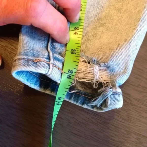 American Eagle light Blue Distressed Women Jeans. Size 4. Like new - Picture 5 of 5